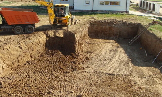 Рытье котлованов под фундамент в Кингисеппе – цена от 2625 руб. за м3 | ГОСТСТРОЙ