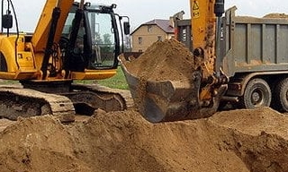 Выкопать яму экскаватором в Кингисеппе от 945 руб. - ГОСТСТРОЙ