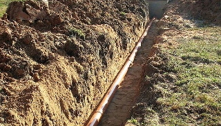 Копка траншей для водопровода в Кингисеппе: цена за метр от 945 руб.