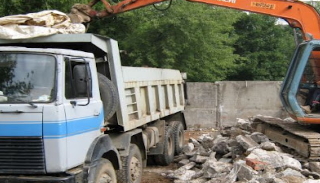 Вывоз строительного мусора с участка в Кингисеппе недорого от 1575 руб. | ГОСТСТРОЙ